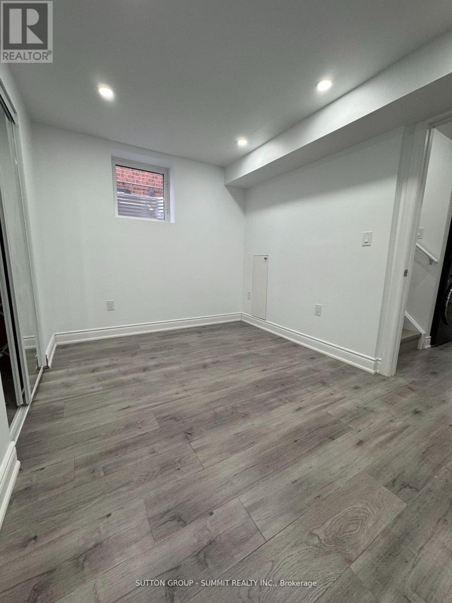 LOWER - 674 THOMPSON ROAD S 1 House for Rent - Photo gallery 5