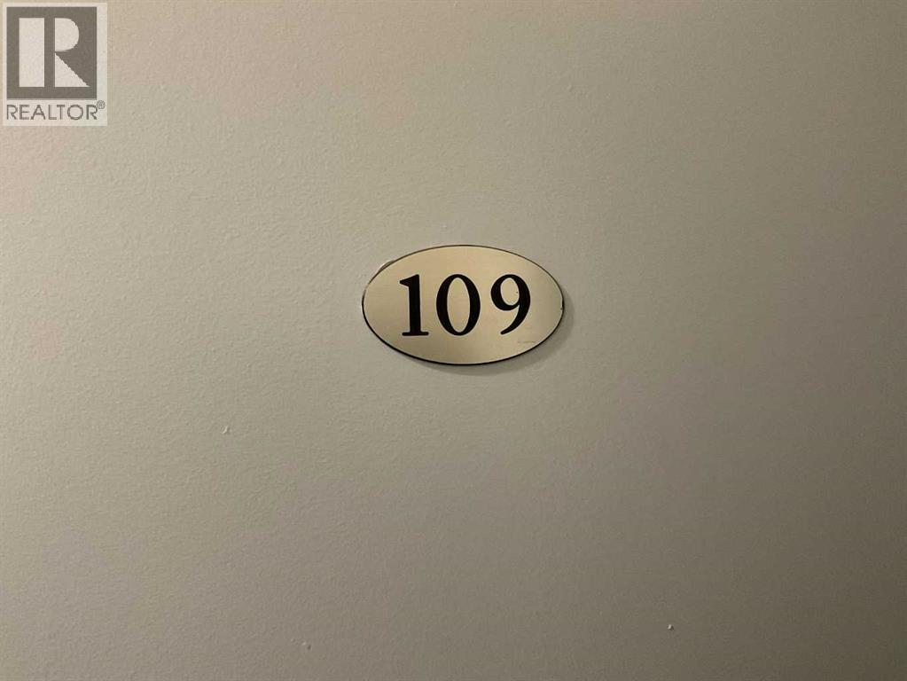 109B, 5101 18 Street 2 Beds House for Rent - Photo gallery 1