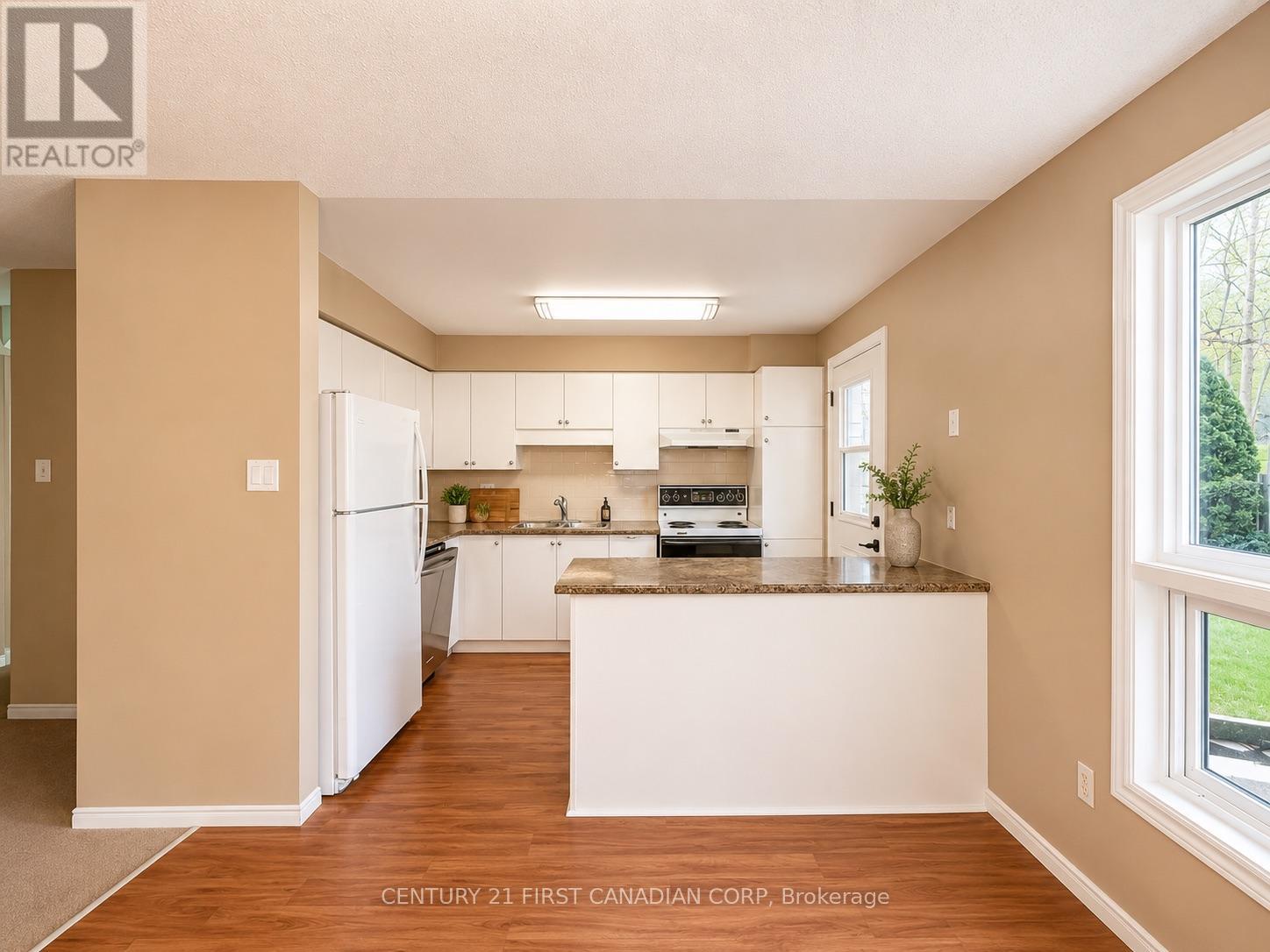 16 - 925 LAWSON ROAD 3 Beds Condo, Home, Townhouse for Rent - Photo gallery 4