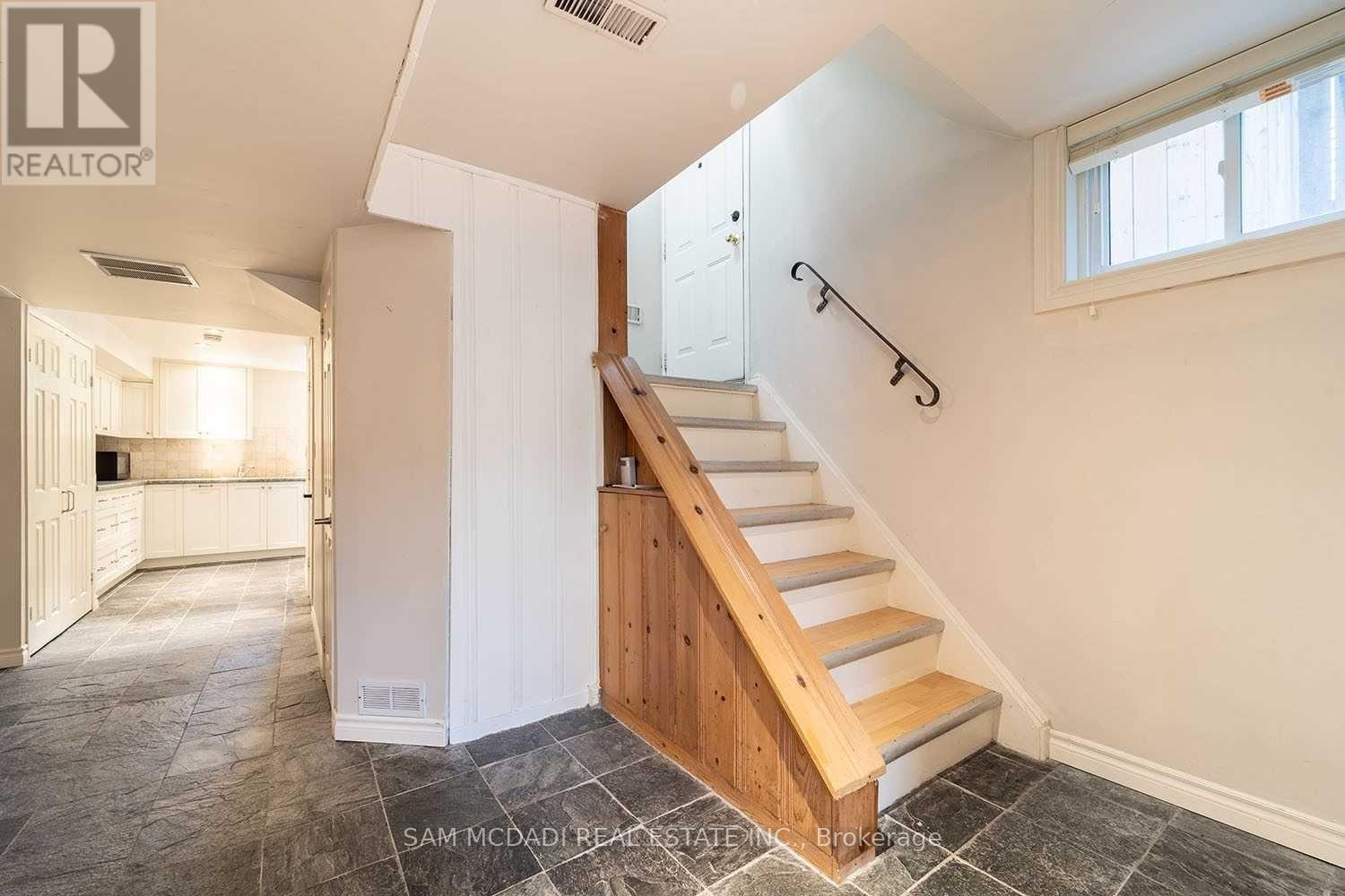 BSMT - 2588 LUNDIGAN DRIVE 1 House for Rent - Photo gallery 3