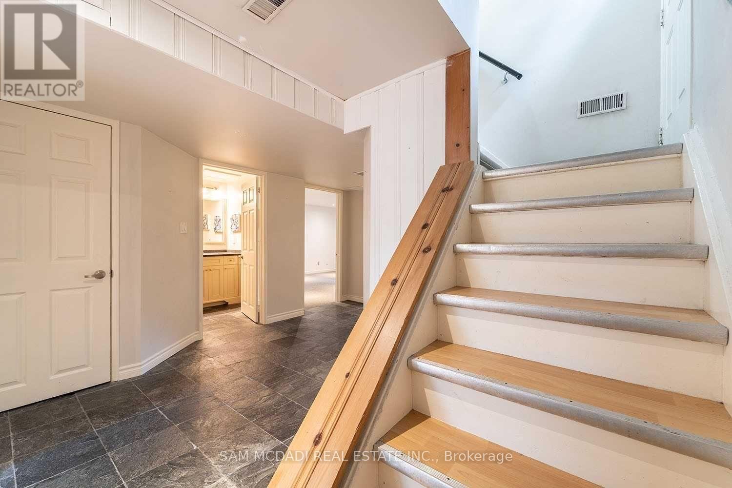 BSMT - 2588 LUNDIGAN DRIVE 1 House for Rent - Photo gallery 4