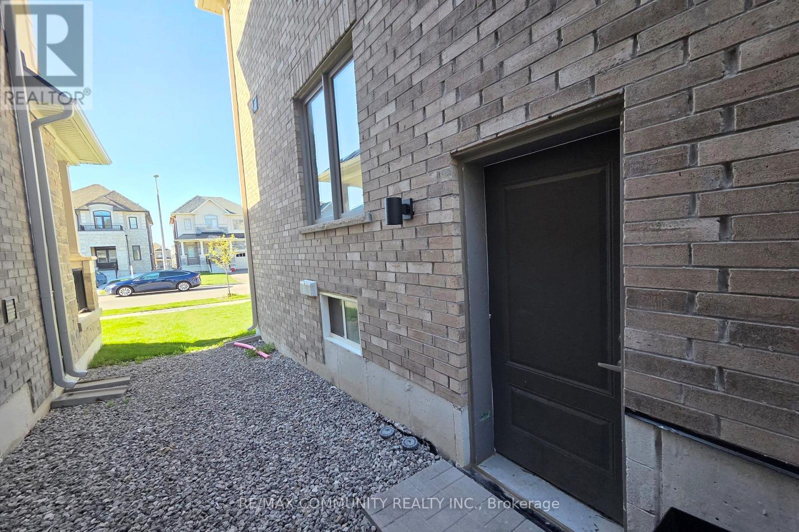 BASEMENT - 50 NORTHROP AVENUE 1 House for Rent - Photo gallery 3