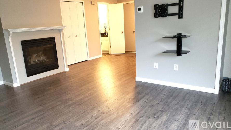 5445 Orleans Ln N 2 Beds Apartment for Rent - Photo gallery 4