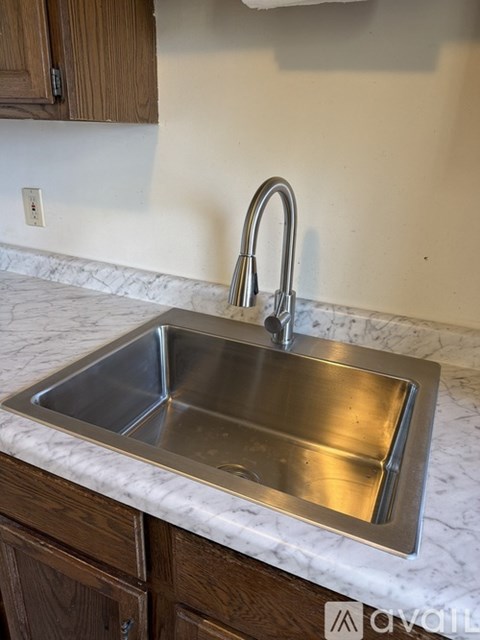 1120 East Ninth Street 2 Beds Apartment for Rent