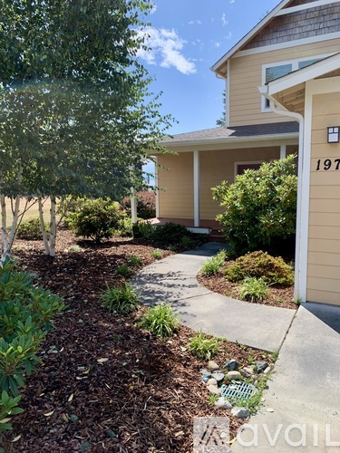1974 Pinecrest Ave 3 Beds Single Family Home for Rent - Photo gallery 2