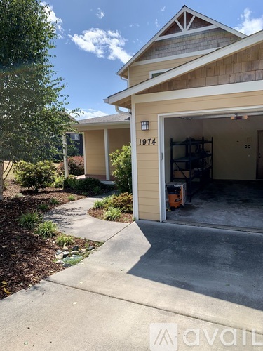 1974 Pinecrest Ave 3 Beds Single Family Home for Rent - Photo gallery 3