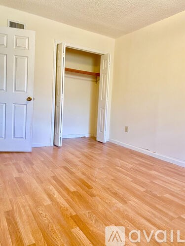 139 Rowe Lane 2 Beds Apartment for Rent