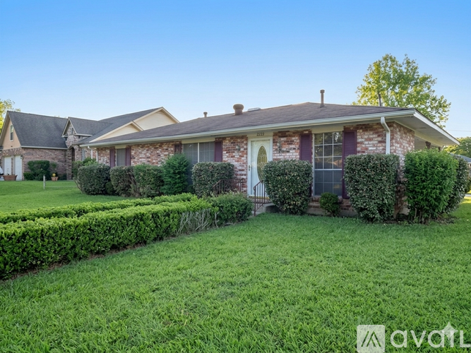 2204 Greenway Drive 3 Beds Single Family Home for Rent - Photo gallery 1