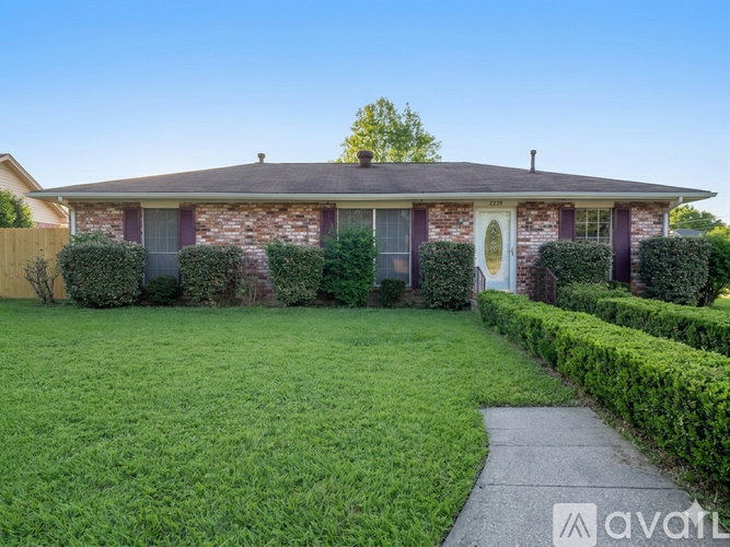 2204 Greenway Drive 3 Beds Single Family Home for Rent - Photo gallery 2