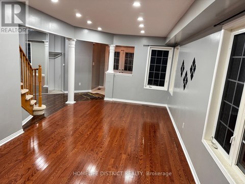 1100 ASHGROVE CRESCENT 4 Beds Apartment for Rent