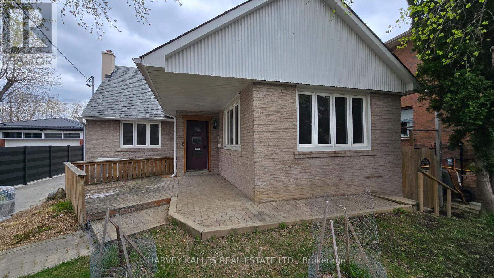 MAIN - 279 CORNELIUS PARKWAY 3 Beds House for Rent - Photo gallery 2