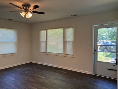 212 Pine Grove Avenue 2 Beds Apartment for Rent