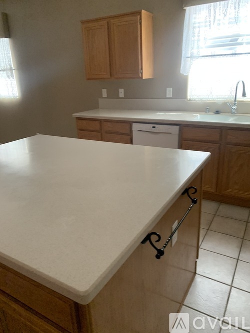 1048 Royal Skyline St 3 Beds Single Family Home for Rent - Photo gallery 5