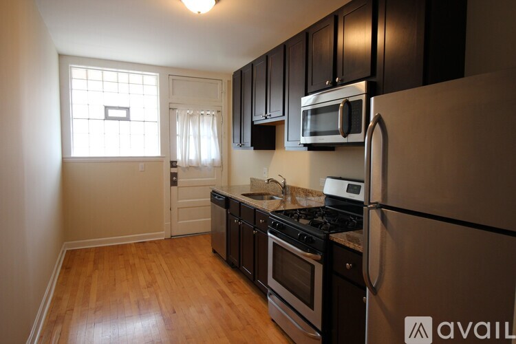 2339 W Rosemont Ave 1 Apartment for Rent - Photo gallery 1