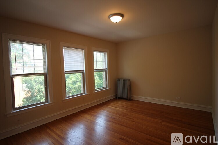 2339 W Rosemont Ave 1 Apartment for Rent - Photo gallery 2