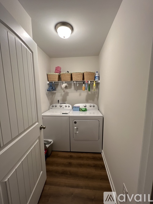 Noble Ln 3 Beds Townhouse for Rent - Photo gallery 1