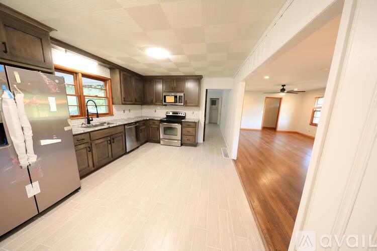 684 Valley Road 4 Beds Single Family Home for Rent - Photo gallery 2