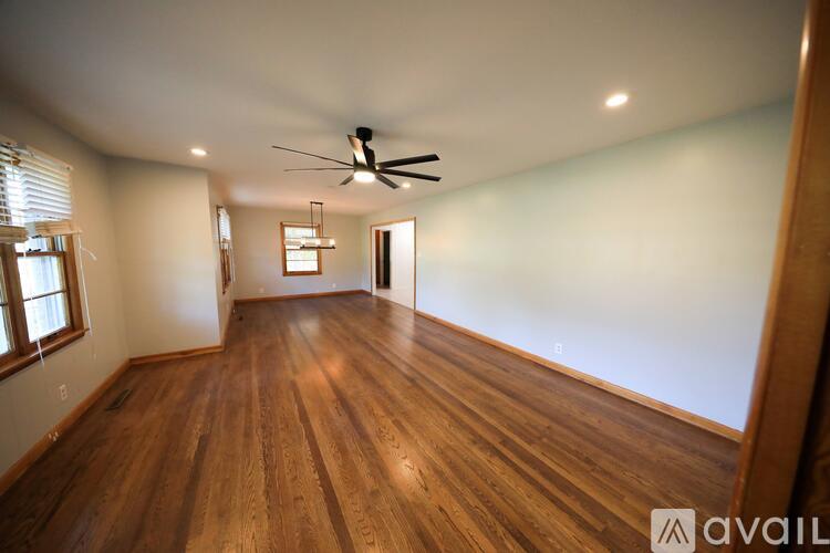 684 Valley Road 4 Beds Single Family Home for Rent - Photo gallery 5