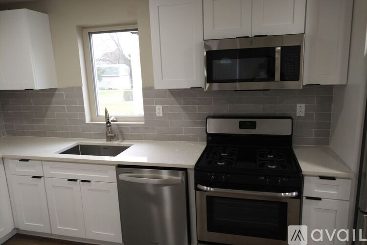 8 Glassboro Avenue 5 Beds Single Family Home for Rent - Photo gallery 4
