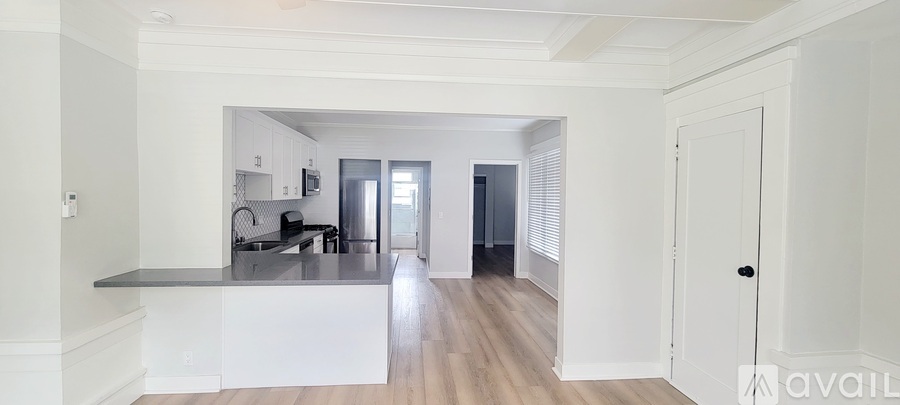1048 E 5th St 1 Apartment for Rent - Photo gallery 4