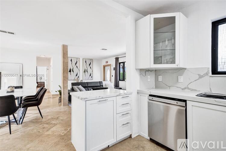 707 N 13th Ave 3 Beds Single Family Home for Rent - Photo gallery 4
