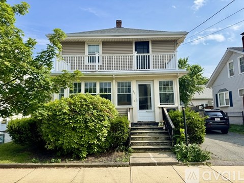 49 Conant Rd 3 Beds Apartment for Rent