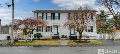32 Richmond St 3 Beds Apartment for Rent