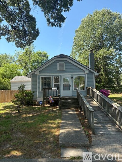 233 Pine Avenue 3 Beds Apartment for Rent