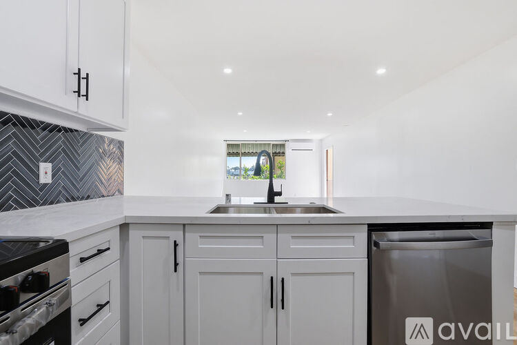 17000 Burbank Blvd 1 Apartment for Rent - Photo gallery 5