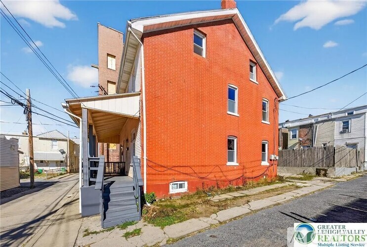 739 North Hazel Street 3 Beds Single Family Home for Rent - Photo gallery 3