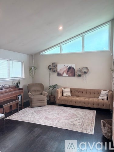 118 Linda Lane 3 Beds Single Family Home for Rent - Photo gallery 3