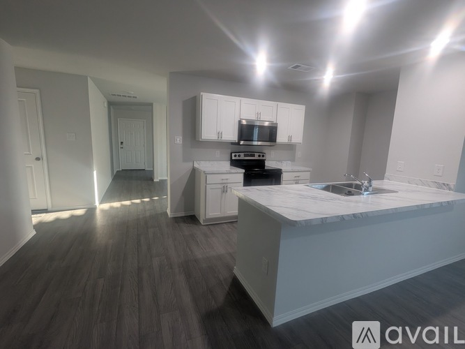 868 Eagles Nest Drive 6 Beds Single Family Home for Rent - Photo gallery 2