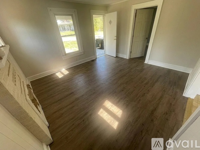 525 Lakeside Ave 3 Beds Single Family Home for Rent - Photo gallery 3