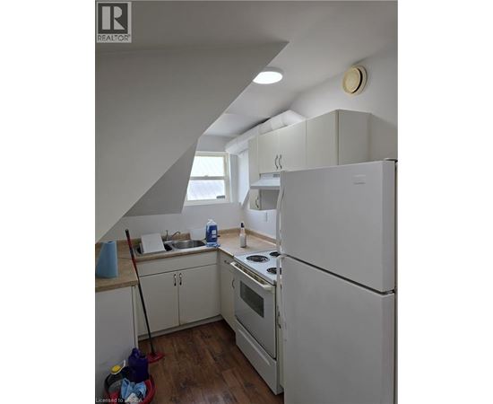 42 SHERIDAN Street Unit# Upper 1 Apartment, Home for Rent - Photo gallery 3