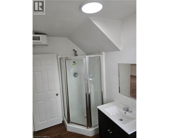 42 SHERIDAN Street Unit# Upper 1 Apartment, Home for Rent - Photo gallery 5