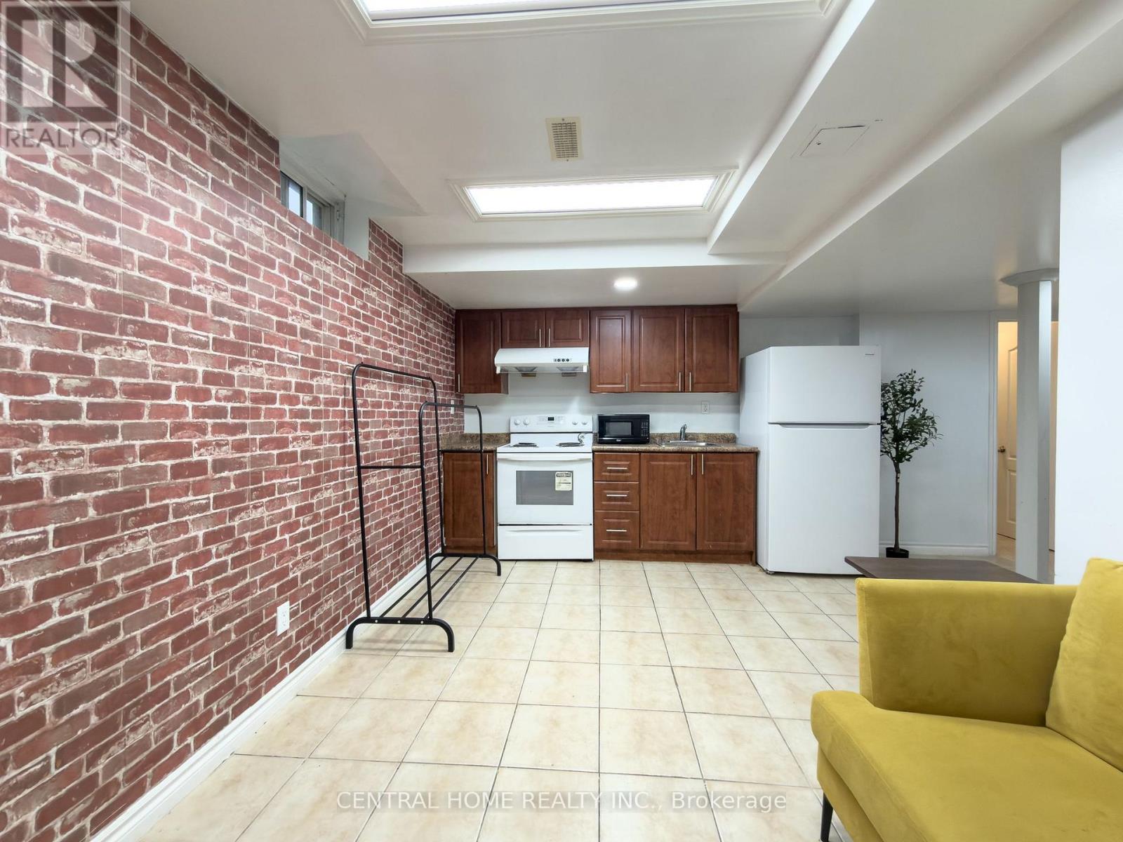 BSMT - 25 EASTVALE DRIVE 2 Beds House for Rent - Photo gallery 3