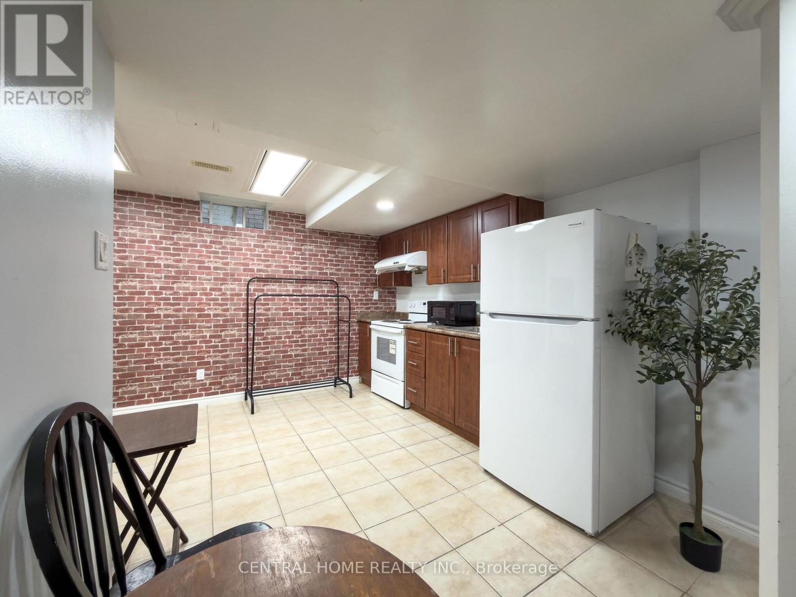 BSMT - 25 EASTVALE DRIVE 2 Beds House for Rent - Photo gallery 4