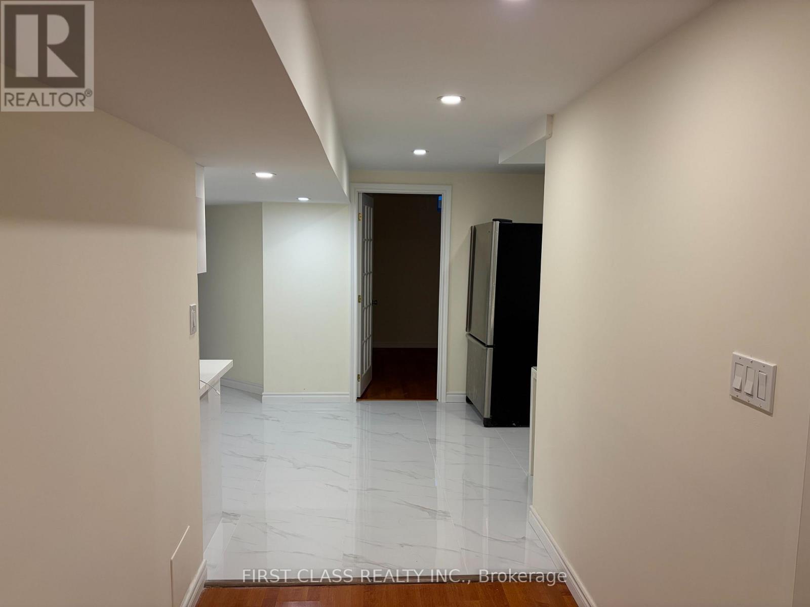 BSMNT - 157 GALBRAITH CRESCENT 2 Beds House for Rent - Photo gallery 2