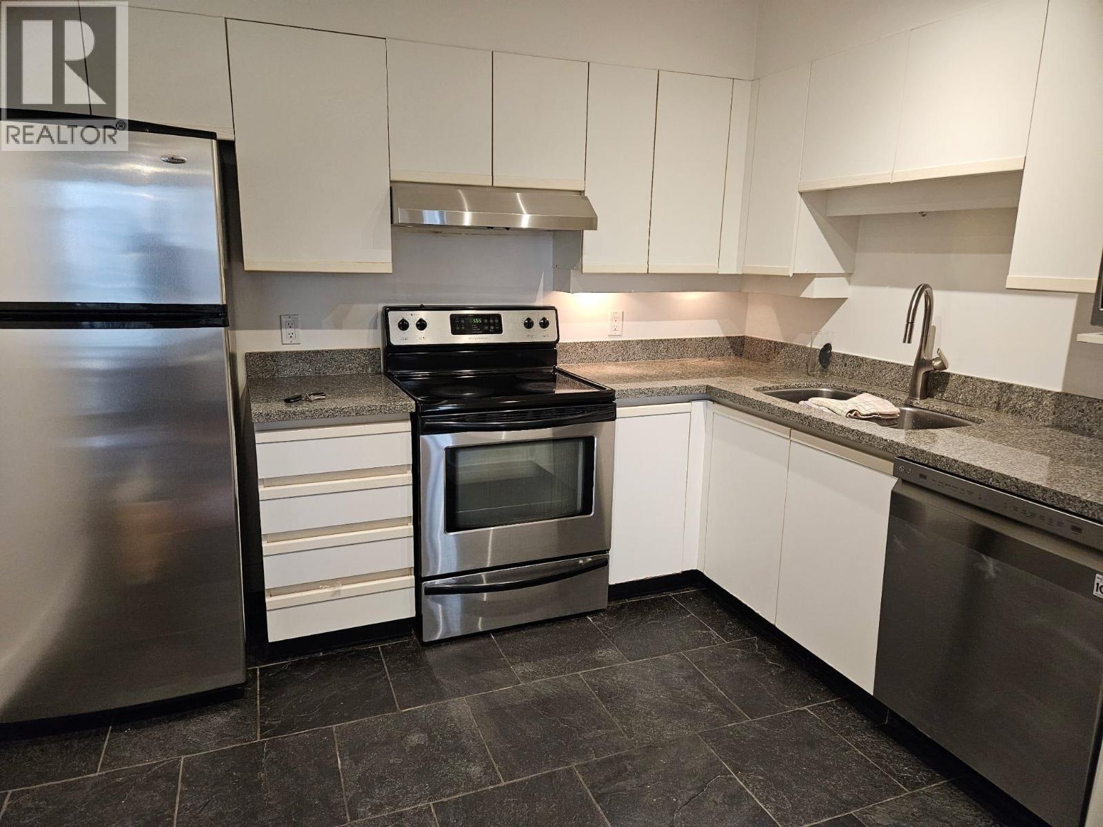 807 950 CAMBIE STREET 3 Beds Apartment, Home for Rent - Photo gallery 3