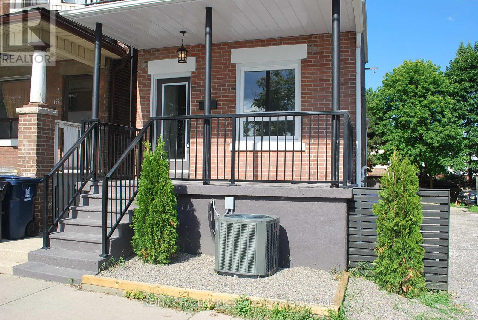 UPPER - 155 GREENWOOD AVENUE 2 Beds House for Rent - Photo gallery 2