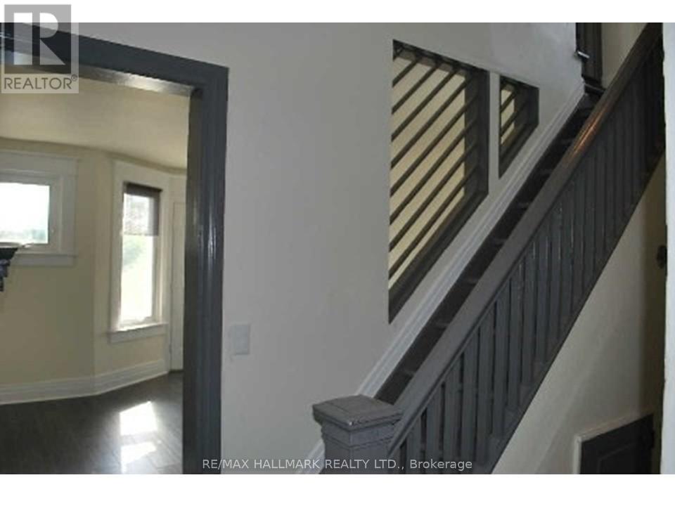 UPPER - 155 GREENWOOD AVENUE 2 Beds House for Rent - Photo gallery 3