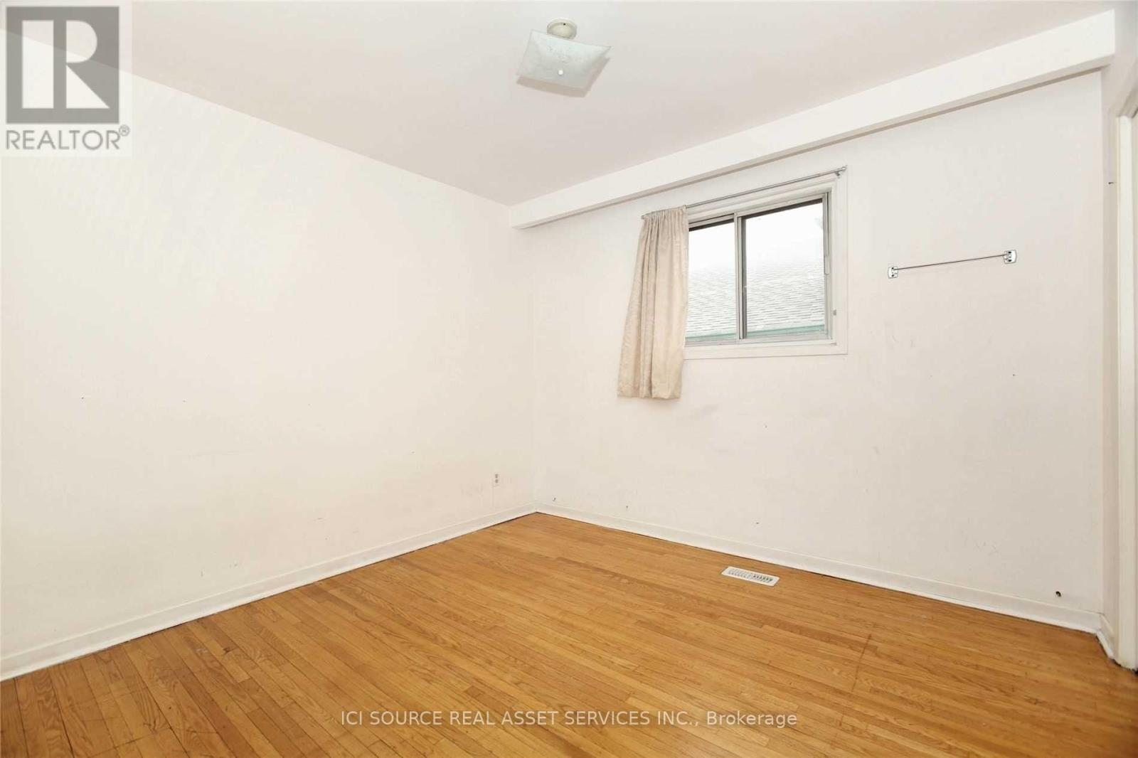MAIN FL - 117 FIRGROVE CRESCENT 6 Beds House for Rent - Photo gallery 3
