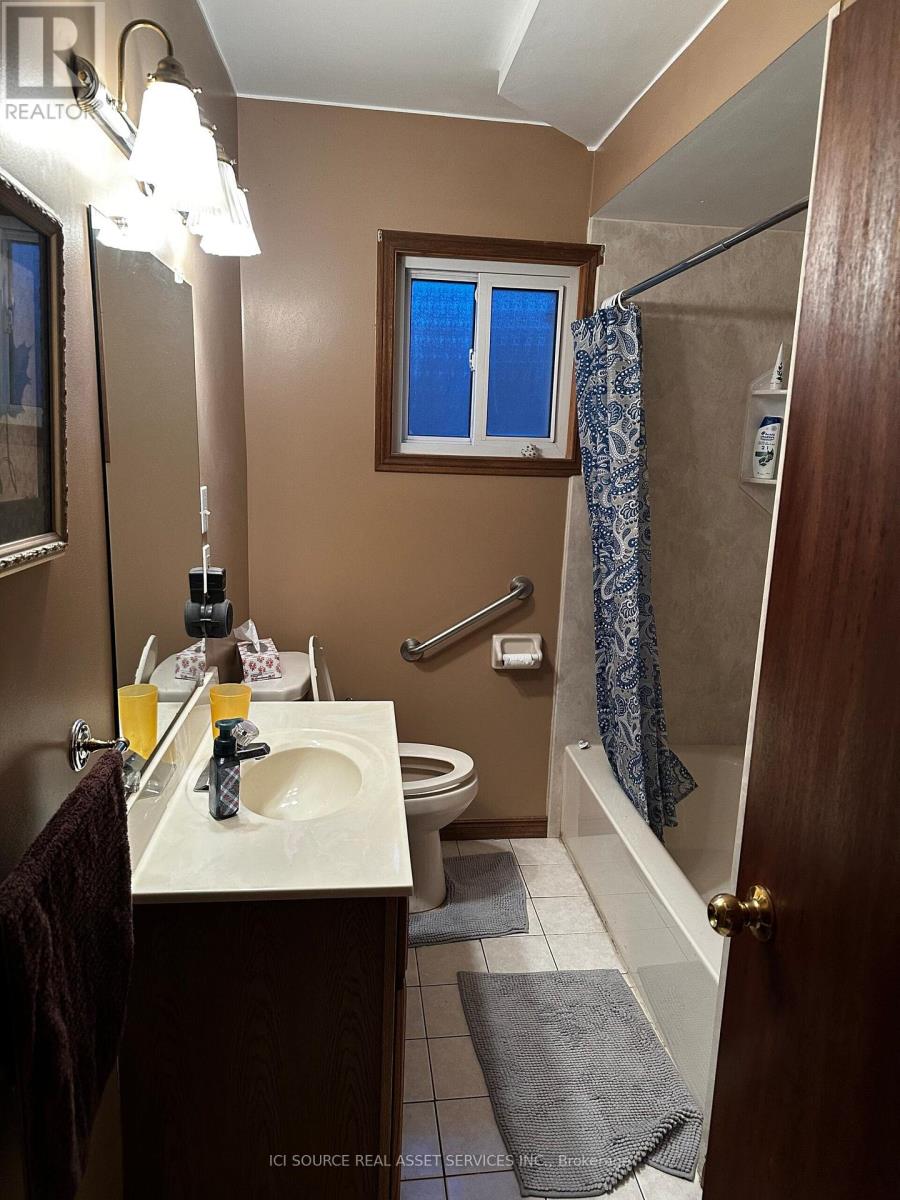 ROOM 1 - 1043 LENA AVENUE 1 House for Rent - Photo gallery 4