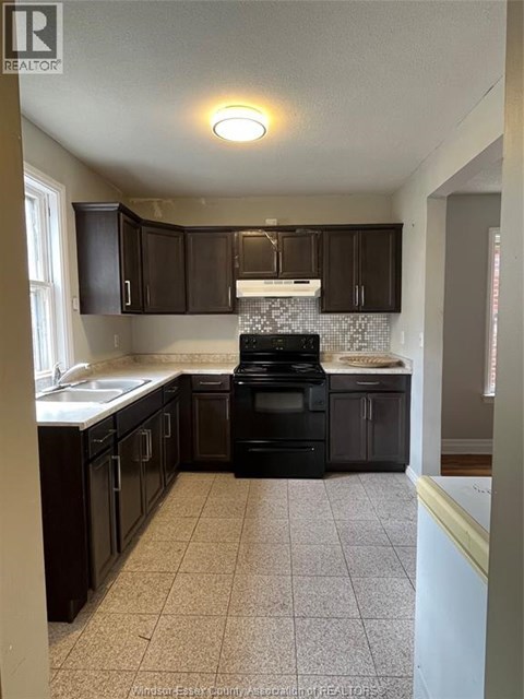 719 Erie STREET East 2 Beds Apartment for Rent