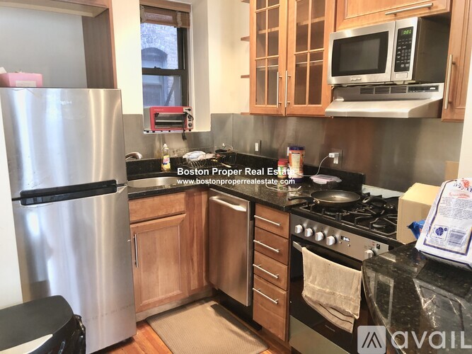 75 Burbank St 1 Apartment for Rent - Photo gallery 1