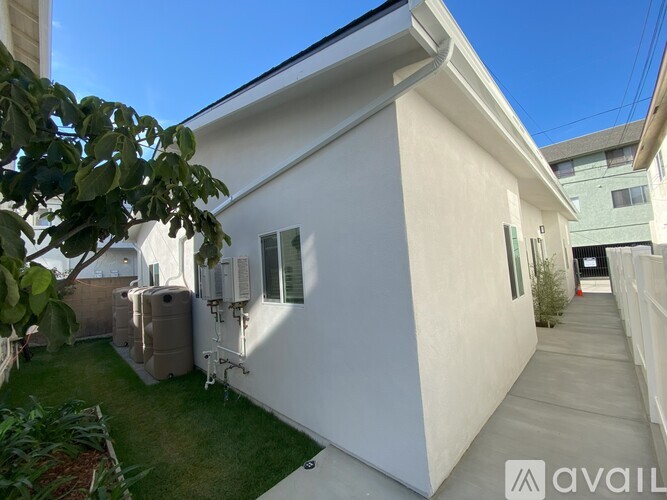 766 West 25th Street 2 Beds Townhouse for Rent - Photo gallery 3