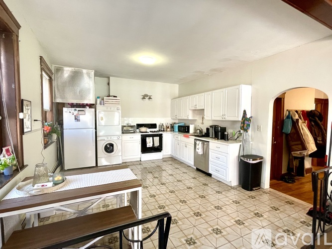 443 Hanover St 3 Beds Apartment for Rent - Photo gallery 4