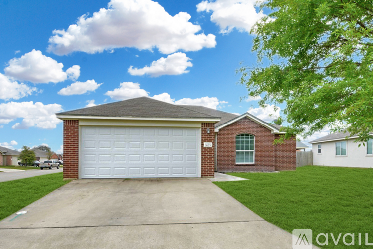 1605 Oak Chase Trail 3 Beds Single Family Home for Rent - Photo gallery 1