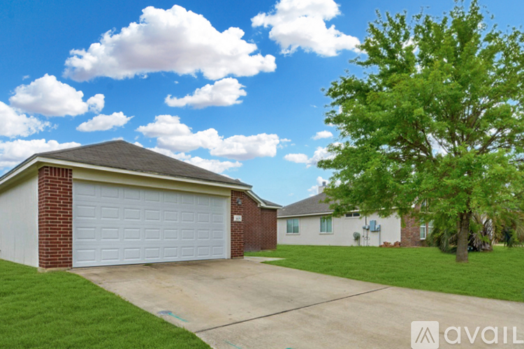 1605 Oak Chase Trail 3 Beds Single Family Home for Rent - Photo gallery 3