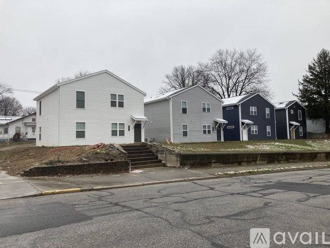 632 W Main St 2 Beds Apartment for Rent - Photo gallery 1